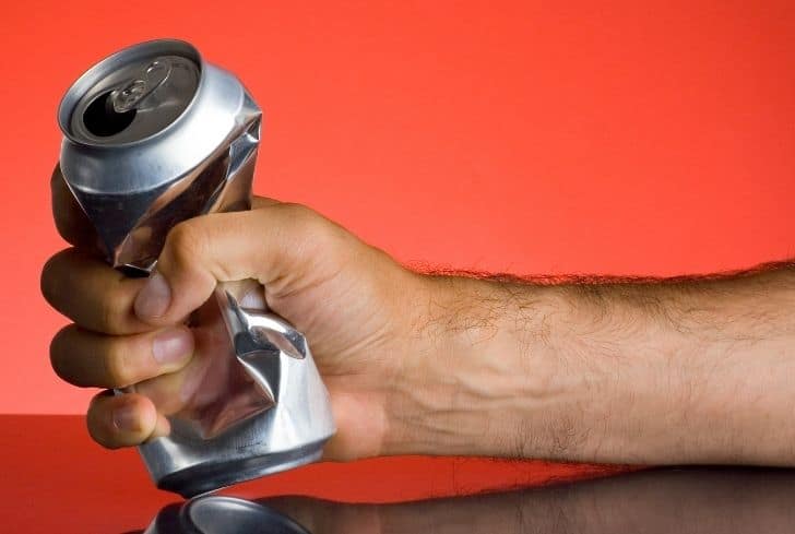 你能回收壓碎的罐頭嗎？